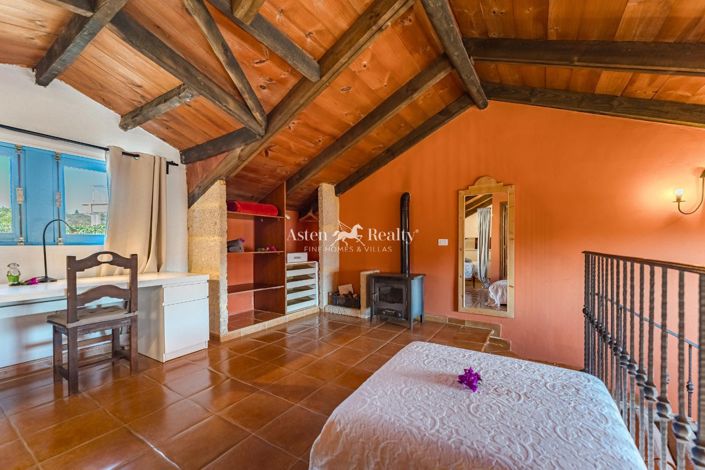 Image No.126-13 Bed Property for sale