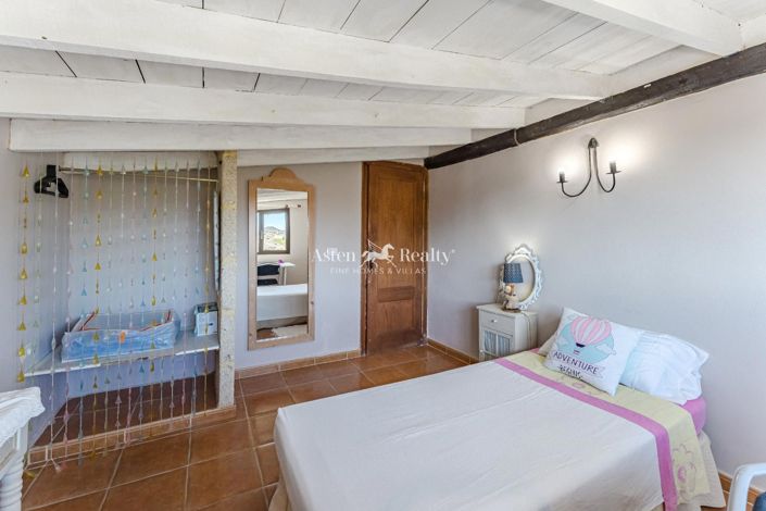 Image No.144-13 Bed Property for sale