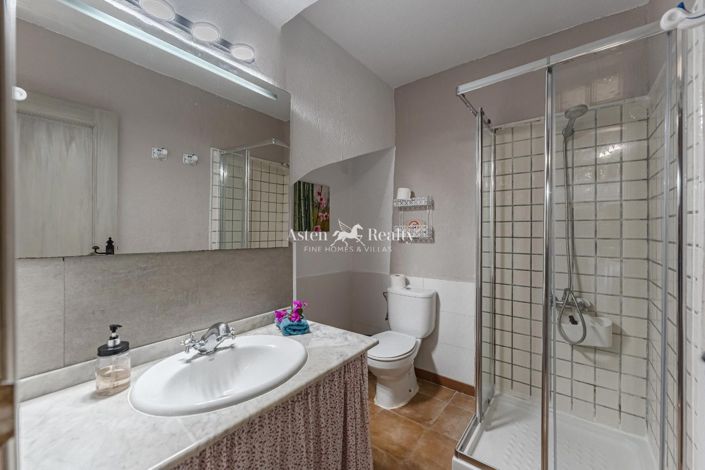 Image No.147-13 Bed Property for sale