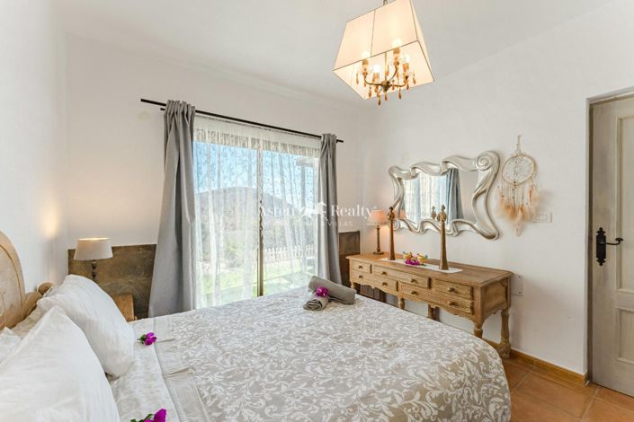 Image No.154-13 Bed Property for sale