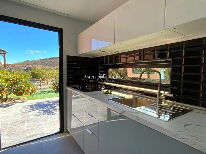 Image No.162-13 Bed Property for sale