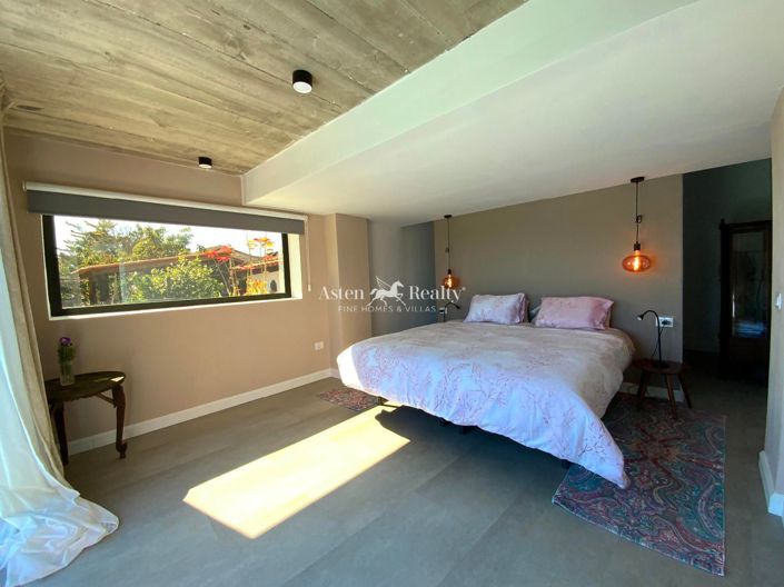 Image No.166-13 Bed Property for sale