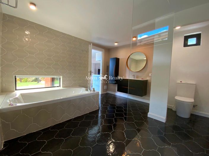 Image No.168-13 Bed Property for sale