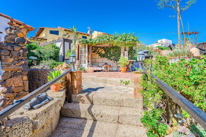 Image No.32-13 Bed Property for sale