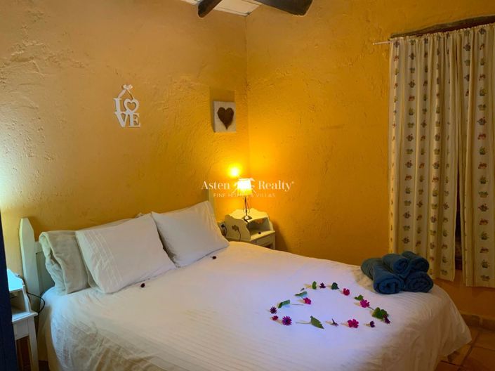 Image No.38-13 Bed Property for sale