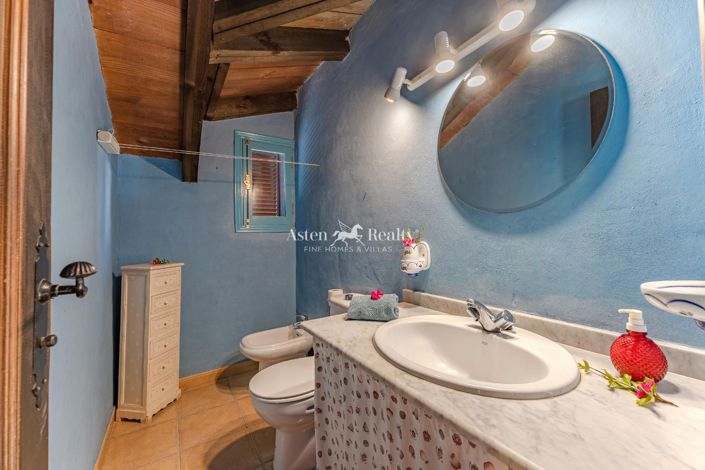 Image No.75-13 Bed Property for sale