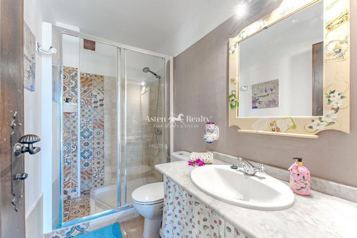 Image No.89-13 Bed Property for sale