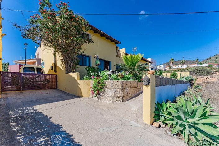 Image No.98-13 Bed Property for sale