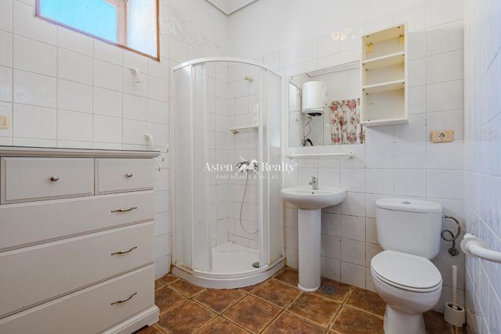 Image No.13-4 Bed House for sale