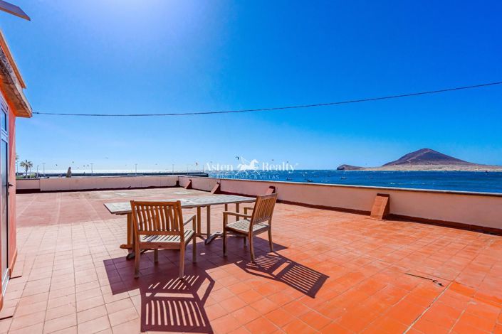 Image No.2-4 Bed House for sale