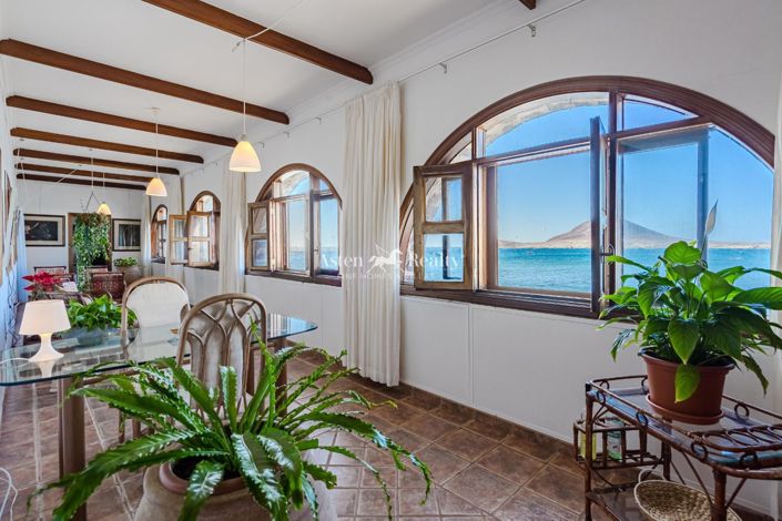 Image No.3-4 Bed House for sale