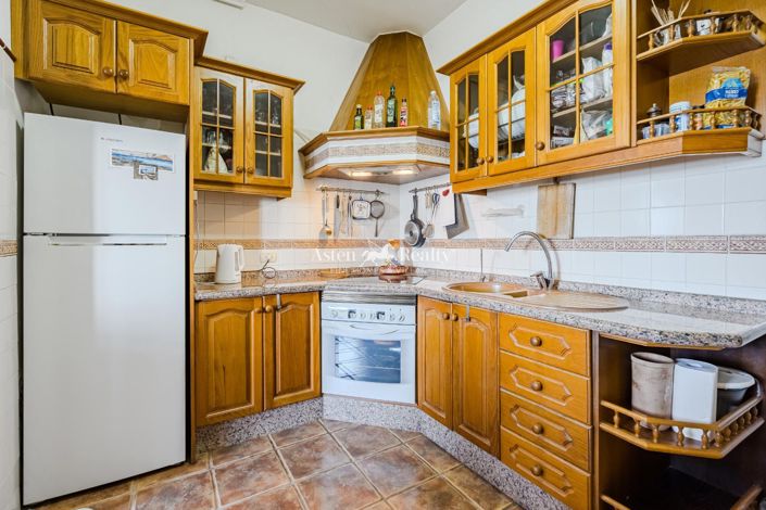 Image No.6-4 Bed House for sale