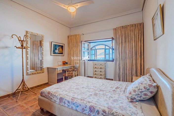 Image No.9-4 Bed House for sale