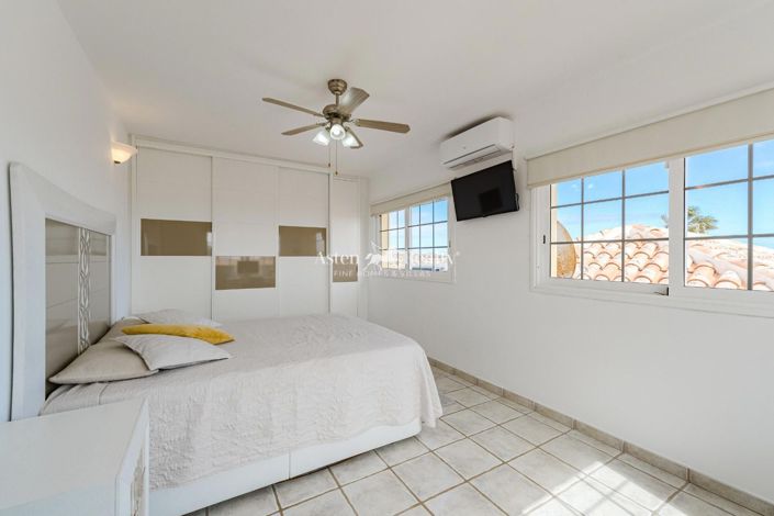 Image No.10-4 Bed Villa for sale