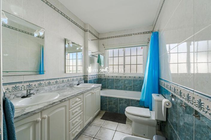 Image No.18-4 Bed Villa for sale