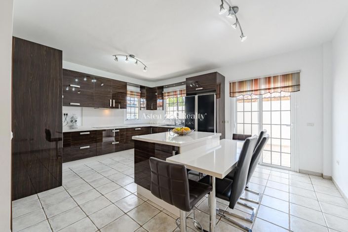 Image No.29-4 Bed Villa for sale