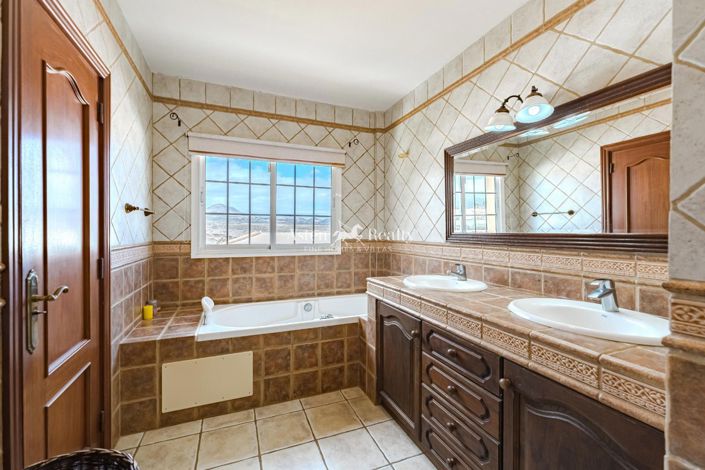 Image No.8-Villa de 4 chambres à vendre à Golf Del Sur