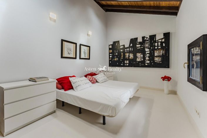 Image No.10-4 Bed House for sale