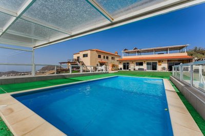 6 Bed Villa for sale