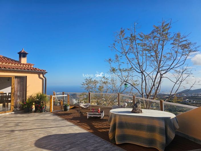 Image No.2-6 Bed Villa for sale