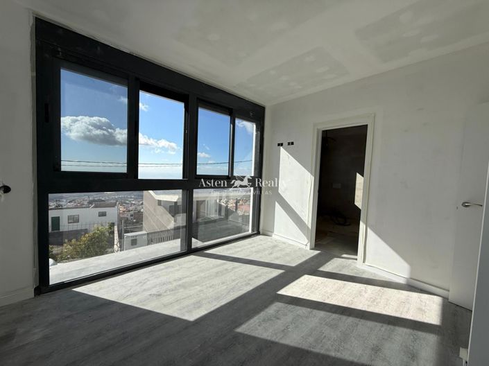 Image No.1-3 Bed House for sale