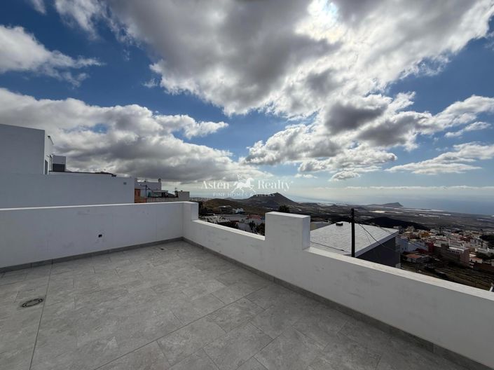 Image No.1-3 Bed House for sale