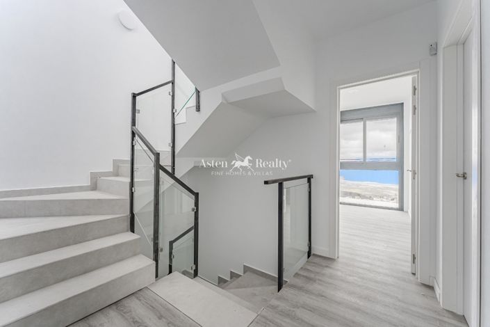 Image No.7-3 Bed House for sale