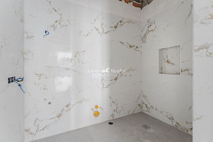 Image No.13-5 Bed House for sale