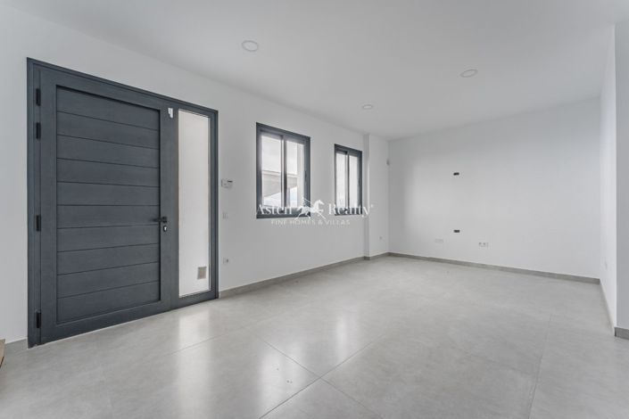 Image No.3-5 Bed House for sale