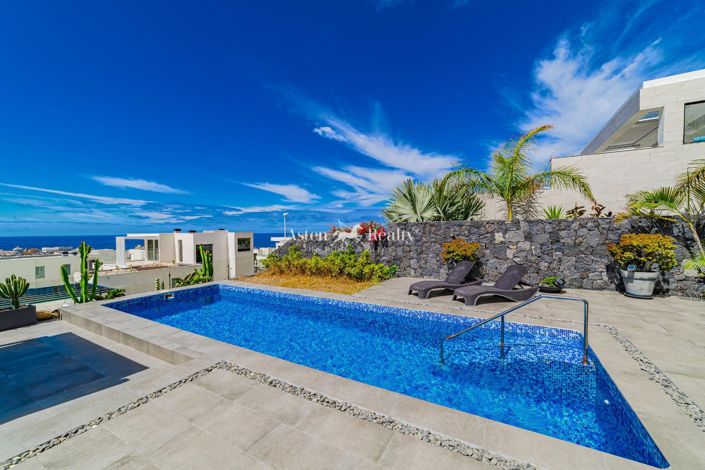 Image No.1-3 Bed Villa for sale