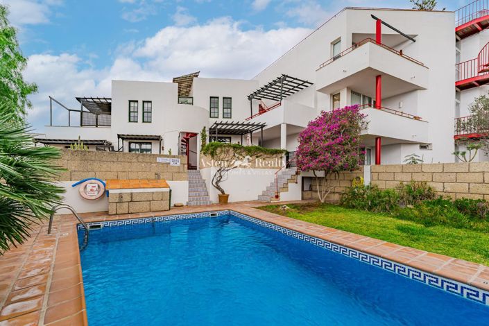 Image No.1-9 Bed House for sale