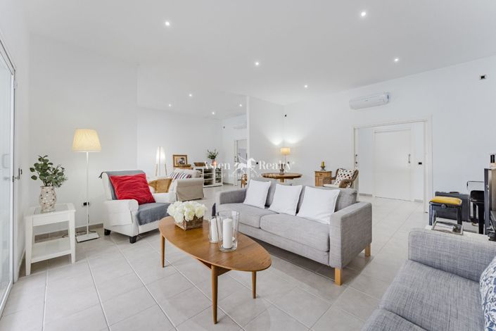 Image No.8-5 Bed Villa for sale