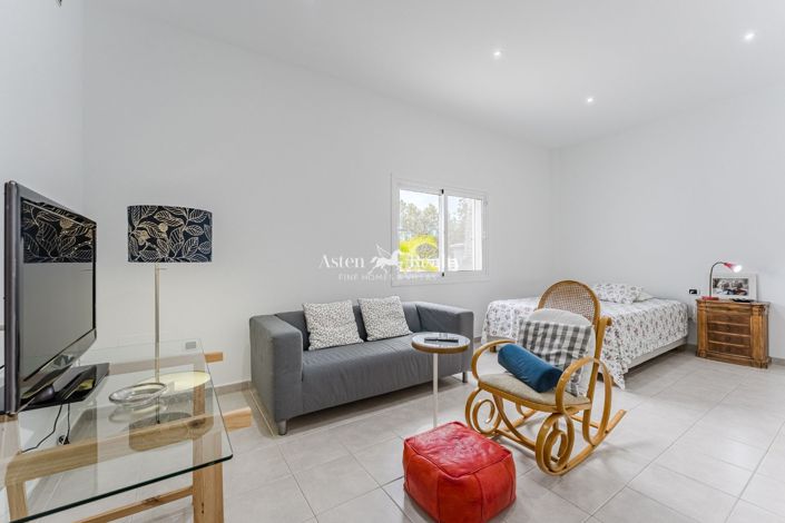 Image No.17-5 Bed Villa for sale