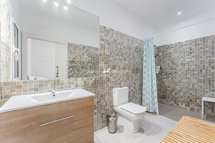 Image No.20-5 Bed Villa for sale