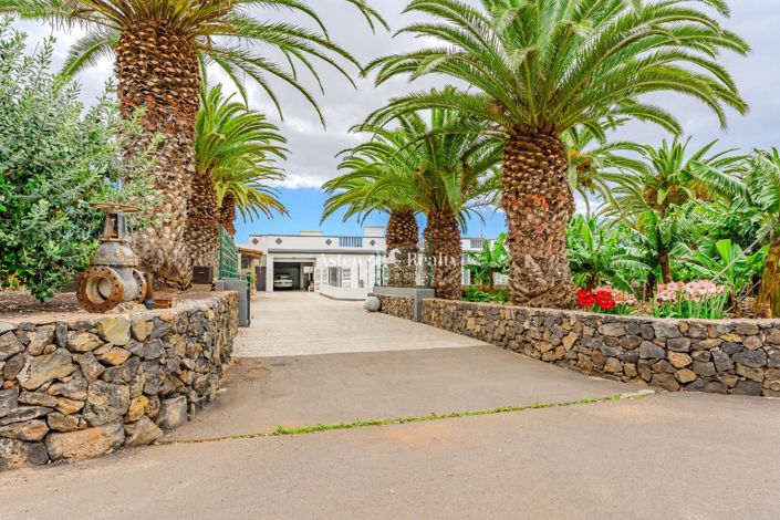 Image No.1-5 Bed Villa for sale