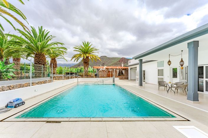 Image No.1-5 Bed Villa for sale