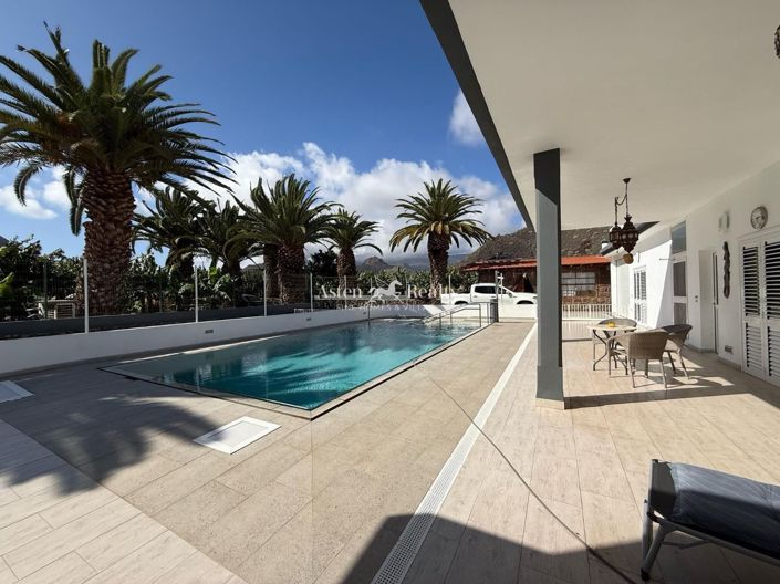 Image No.1-5 Bed Villa for sale