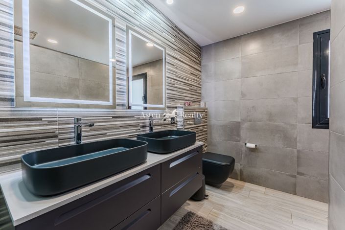 Image No.18-2 Bed Villa for sale