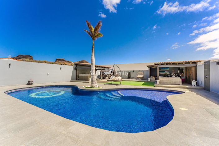 Image No.2-2 Bed Villa for sale