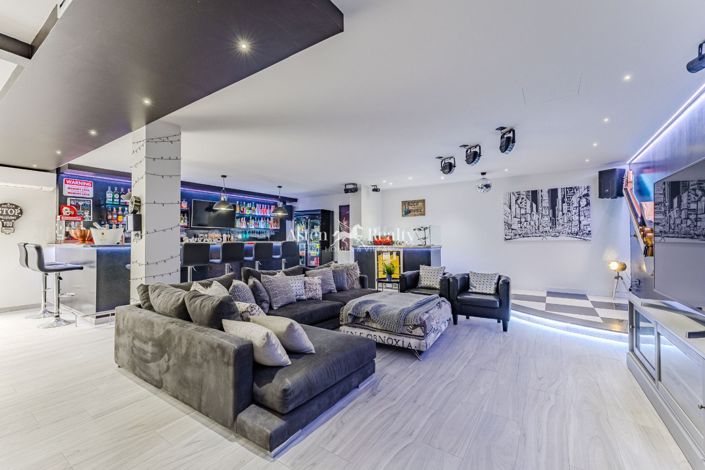 Image No.28-2 Bed Villa for sale