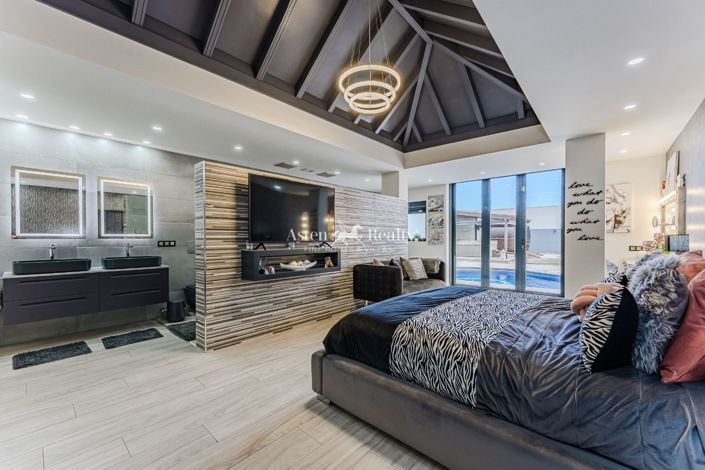 Image No.36-2 Bed Villa for sale