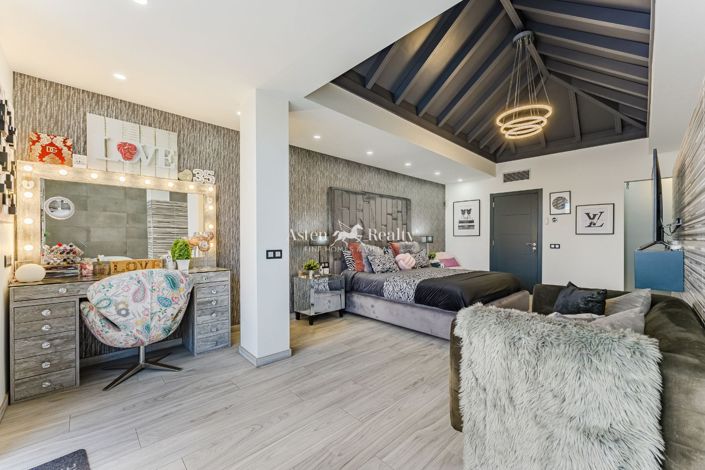 Image No.37-2 Bed Villa for sale