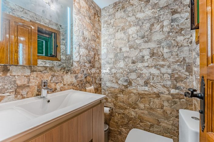 Image No.4-2 Bed House for sale