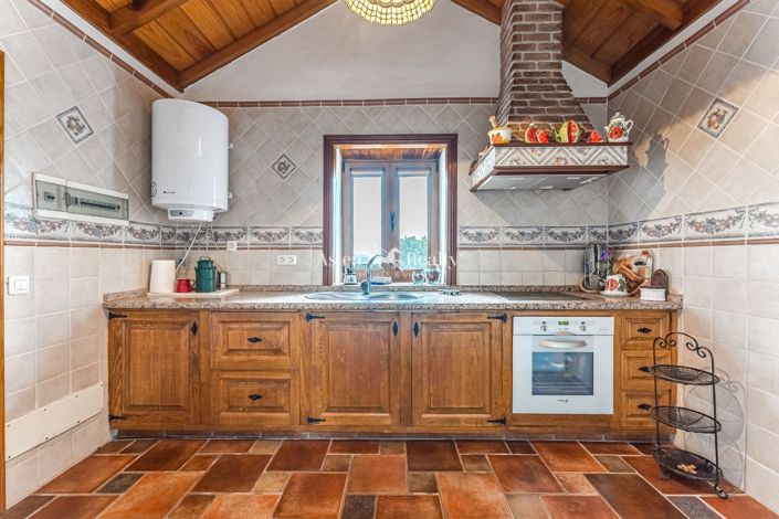 Image No.8-2 Bed House for sale