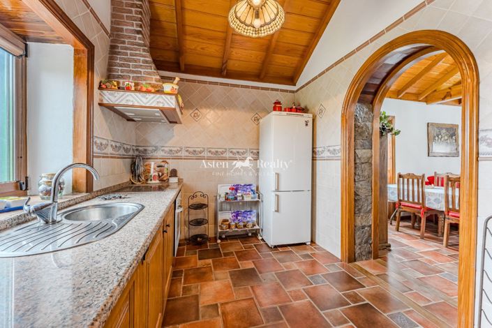 Image No.9-2 Bed House for sale