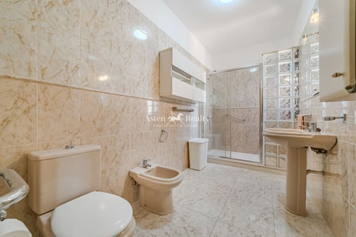 Image No.10-6 Bed Villa for sale