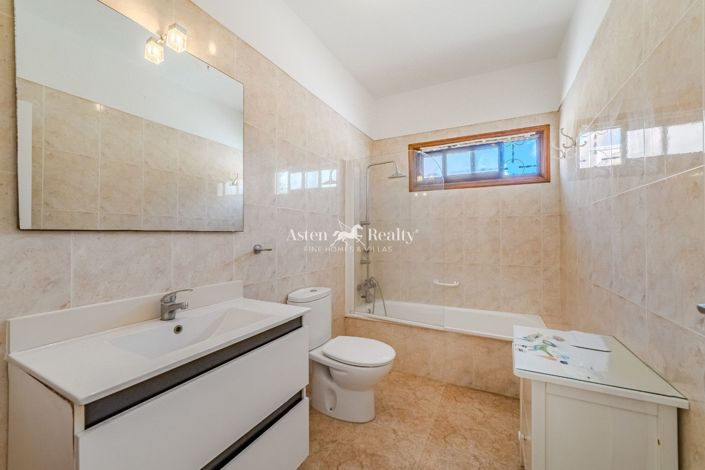 Image No.13-6 Bed Villa for sale