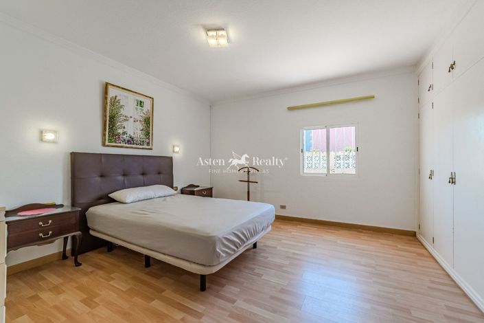 Image No.7-6 Bed Villa for sale