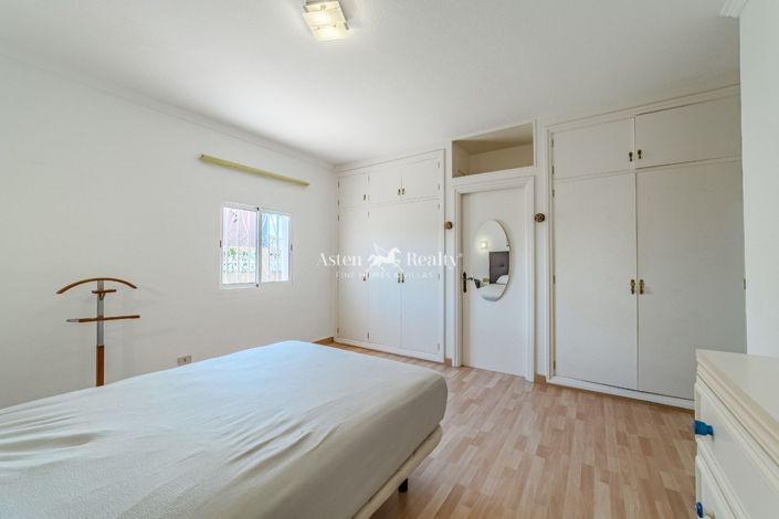 Image No.9-6 Bed Villa for sale