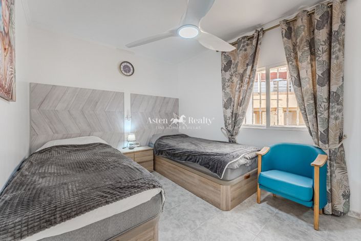 Image No.15-3 Bed House for sale